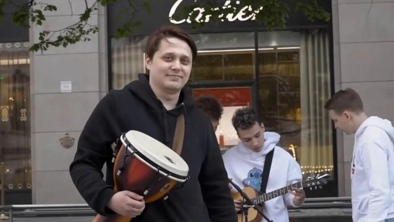 The GUITARIST pretends to be a BEGINNER with STREET MUSICIANS #11