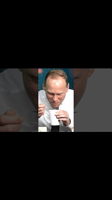 JP tries Hart & Soul Pho Soup Cup