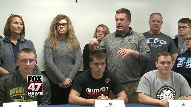 3 Grand Ledge HS football players sign NLI's