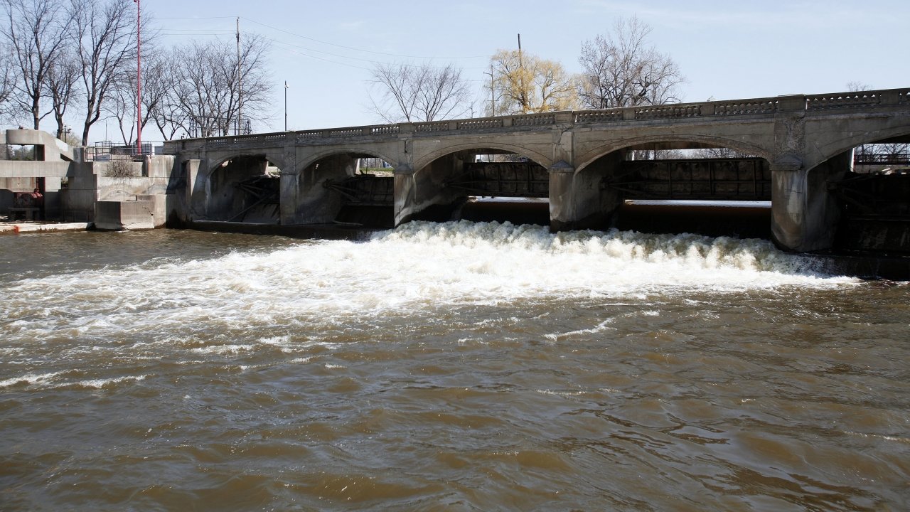 2 Michigan Officials Accept Plea Deals In Flint Water Scandal