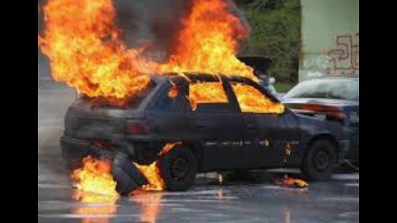 Les Voitures Electriques Prennent Feu et Explosent