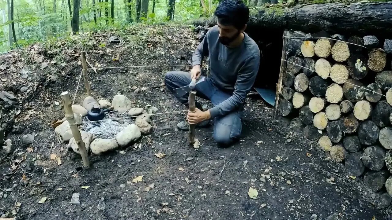 Camping, building wood and rock forest houses and fireplaces, quail cooking - survival, DIY $$ 11