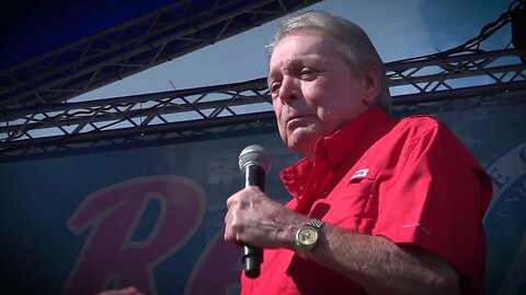 Mickey Gilley Room Full of Roses 2016 Valen Productions