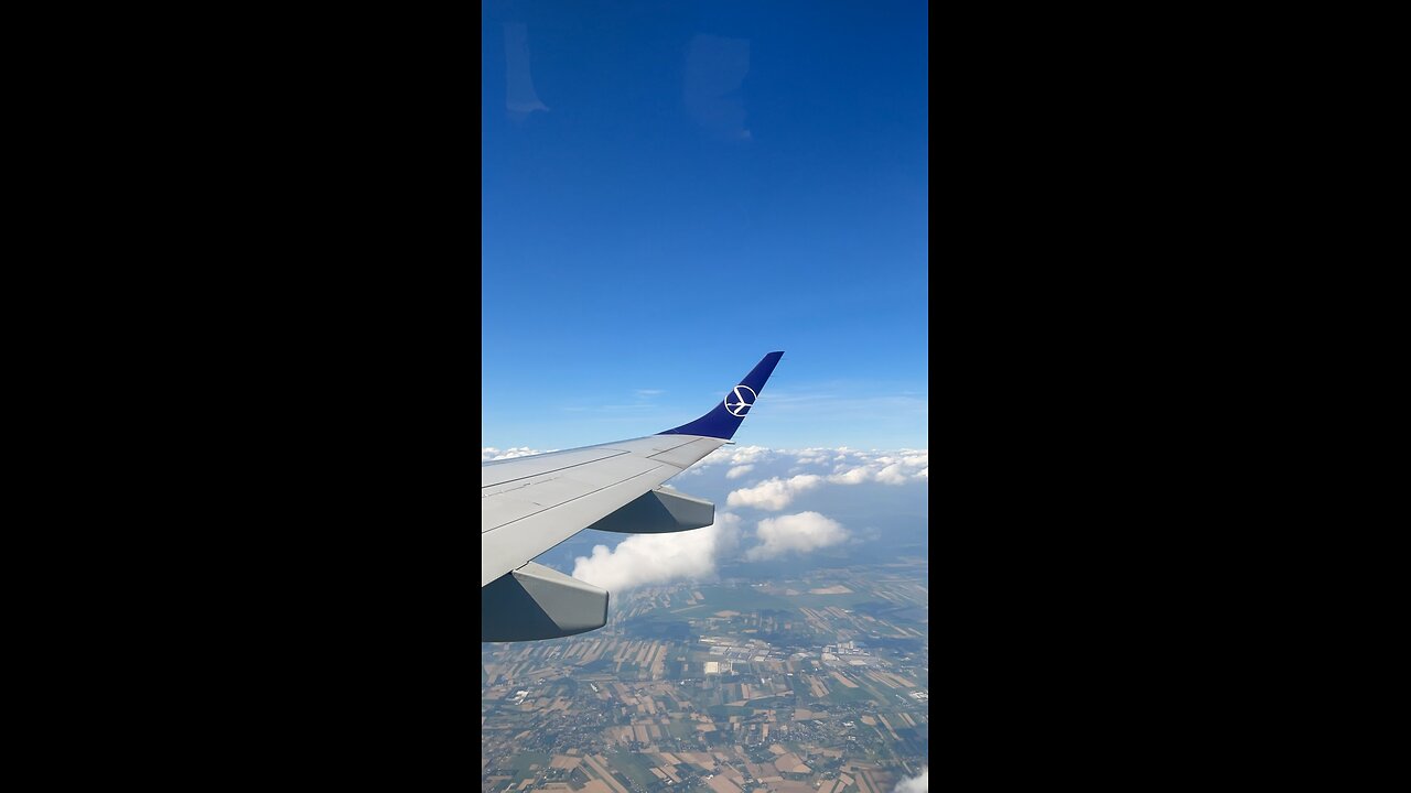 Unbelievable Plane Maneuvering Over Poland: Stunning Aerial Views!