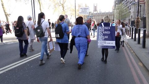 Piers meets an investigative journalist.. : London Lockdown Protest 24th April 2021 - Part 9