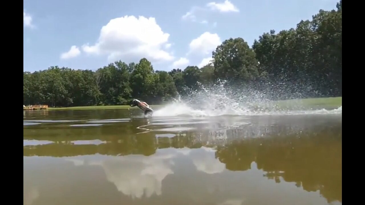 Traxxas Rustler Hydroplane Super Slow Motion!