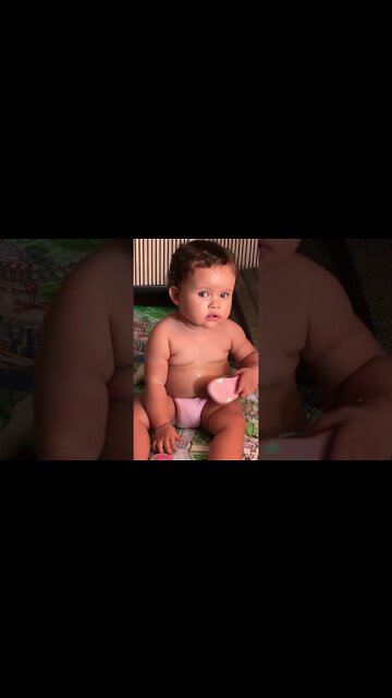 LINDA BÉBÉ BRINCANDO - BEAUTIFUL BABY PLAYING - HERMOSO BEBÉ JUGANDO - MAGANDANG PAGLARO NG BAYAN !!