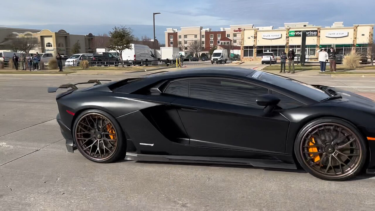 INSANE Lamborghini Aventador Rips Past 100s of Viewer