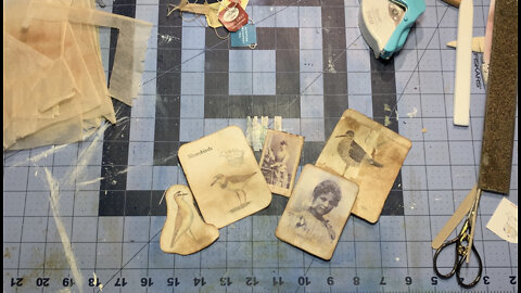 Episode 174 - Junk Journal with Daffodils Galleria - Using Used Tea Bags!