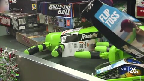 Green Bay firefighters go shopping for Brown County teenagers in need