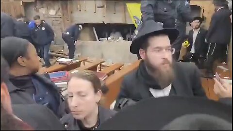 Chaos at Chabad hq in Crown Heights after jews try to stop workers from sealing off illegal tunnels