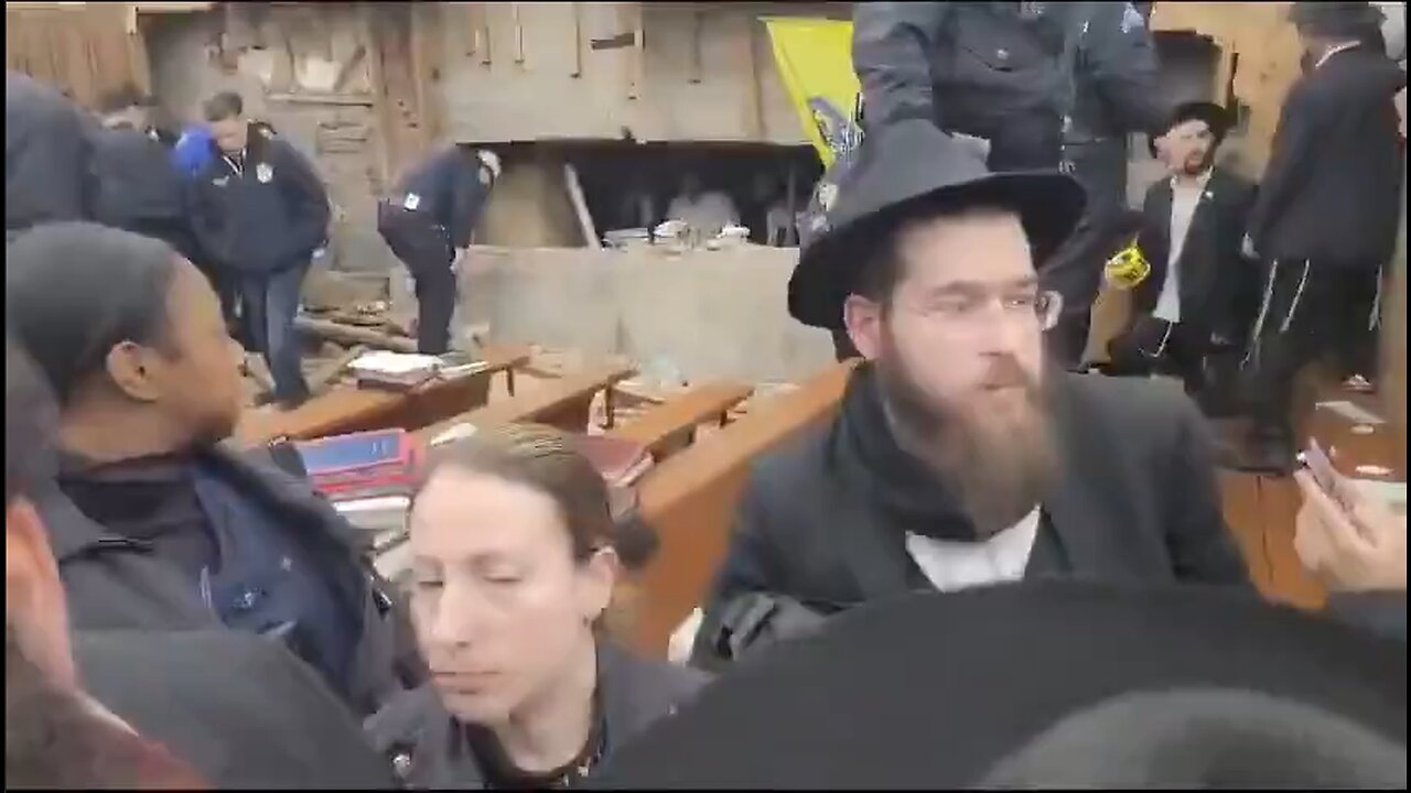Chaos at Chabad hq in Crown Heights after jews try to stop workers from sealing off illegal tunnels