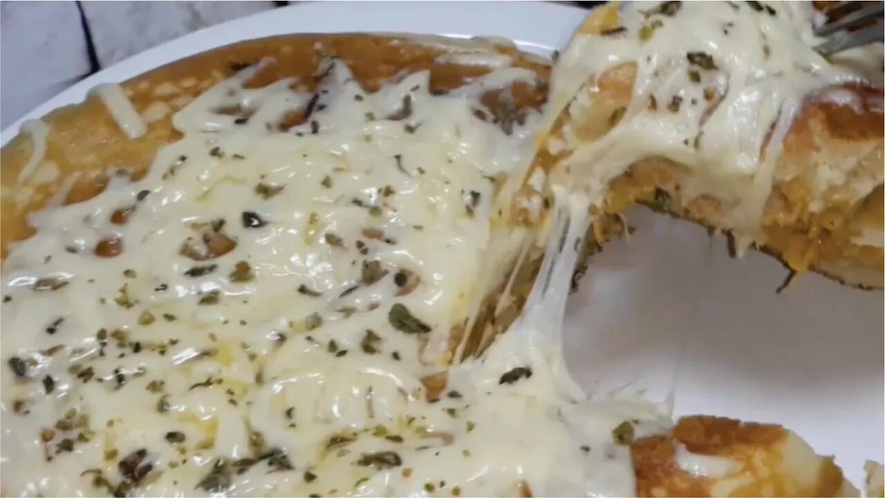 Torta de frango na frigideira, rápido e fácil pronta em minutos