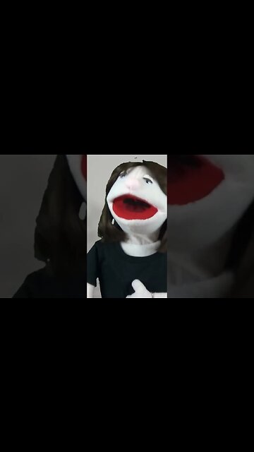 Chuck jokes about Cyraxx's love life #puppetcomedy #cyraxxofficial