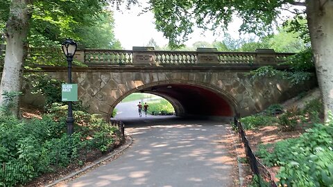 Walking Manhattan: Calder Sidewalk > Loeb Fountain (Upper East Side & Central Park)
