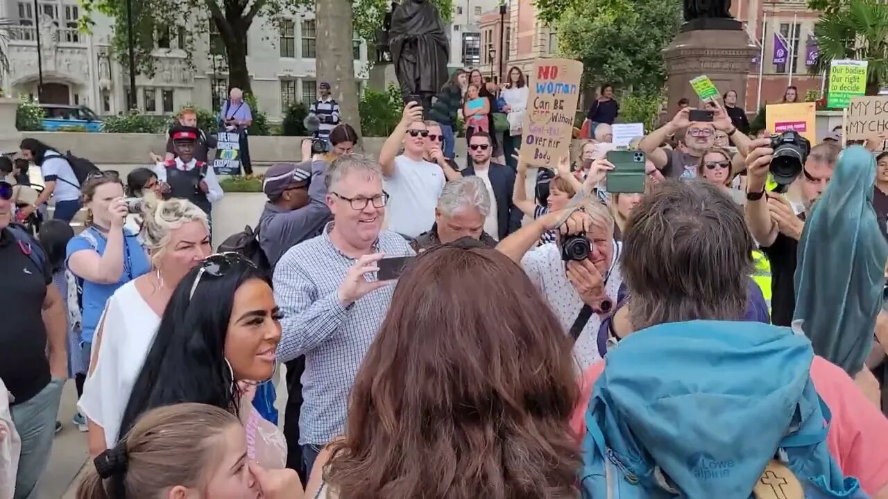 Pro life activist confront Pro choice #metpolice