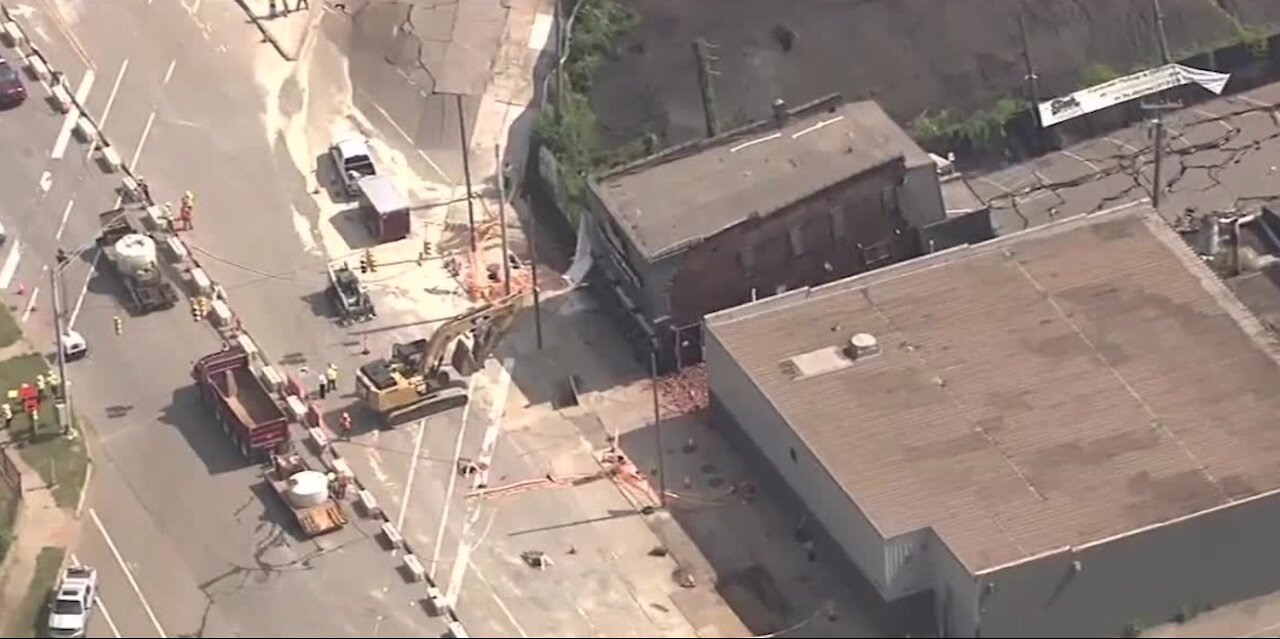 Calls for evacuation in Detroit where building collapsed