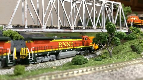 N Scale BNSF meet up. Low and slow