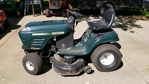 Craftsman LT1000 Lawn Tractor Walk-around