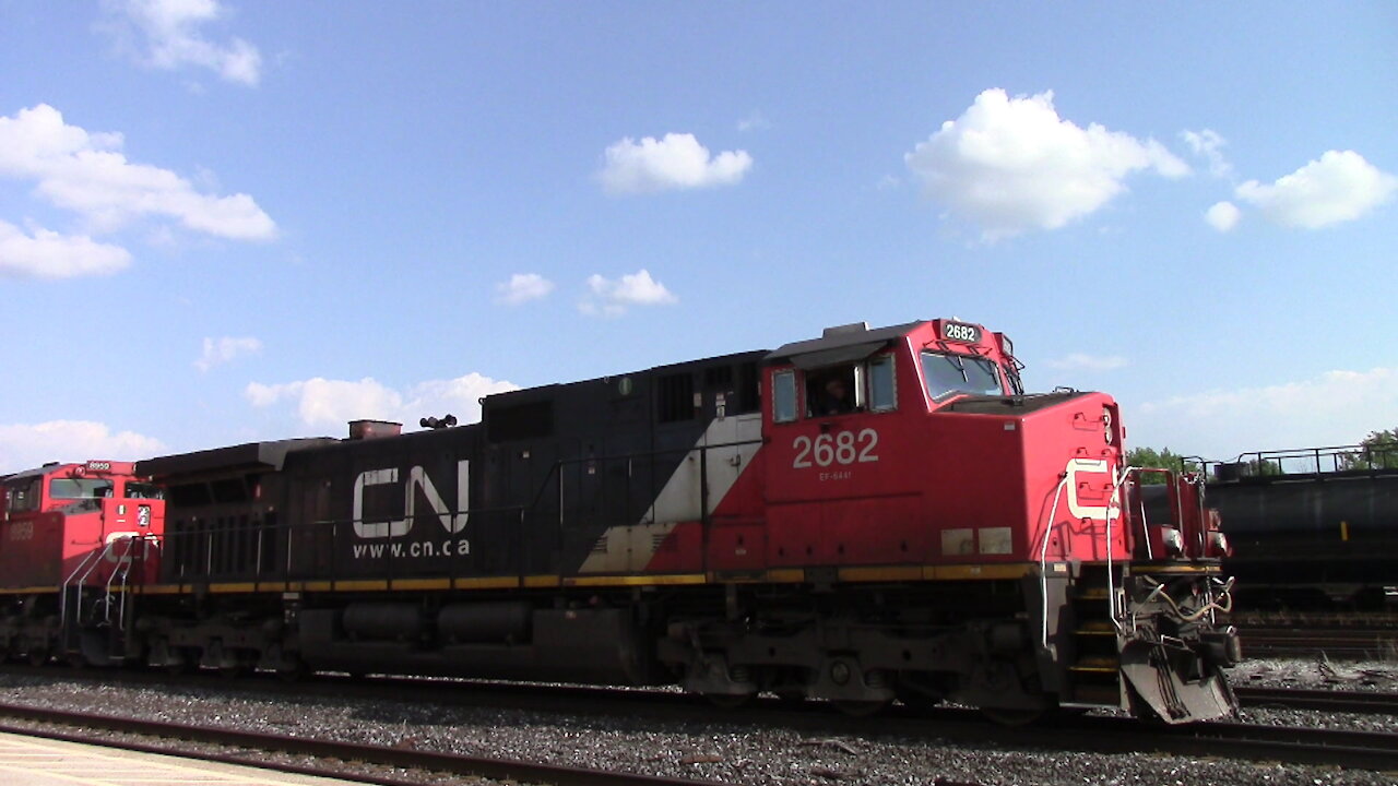 TRAIN 397 - CN 2682, CN 8959, Norfolk Southern NS 8072 Manifest Train Westbound In Ontario