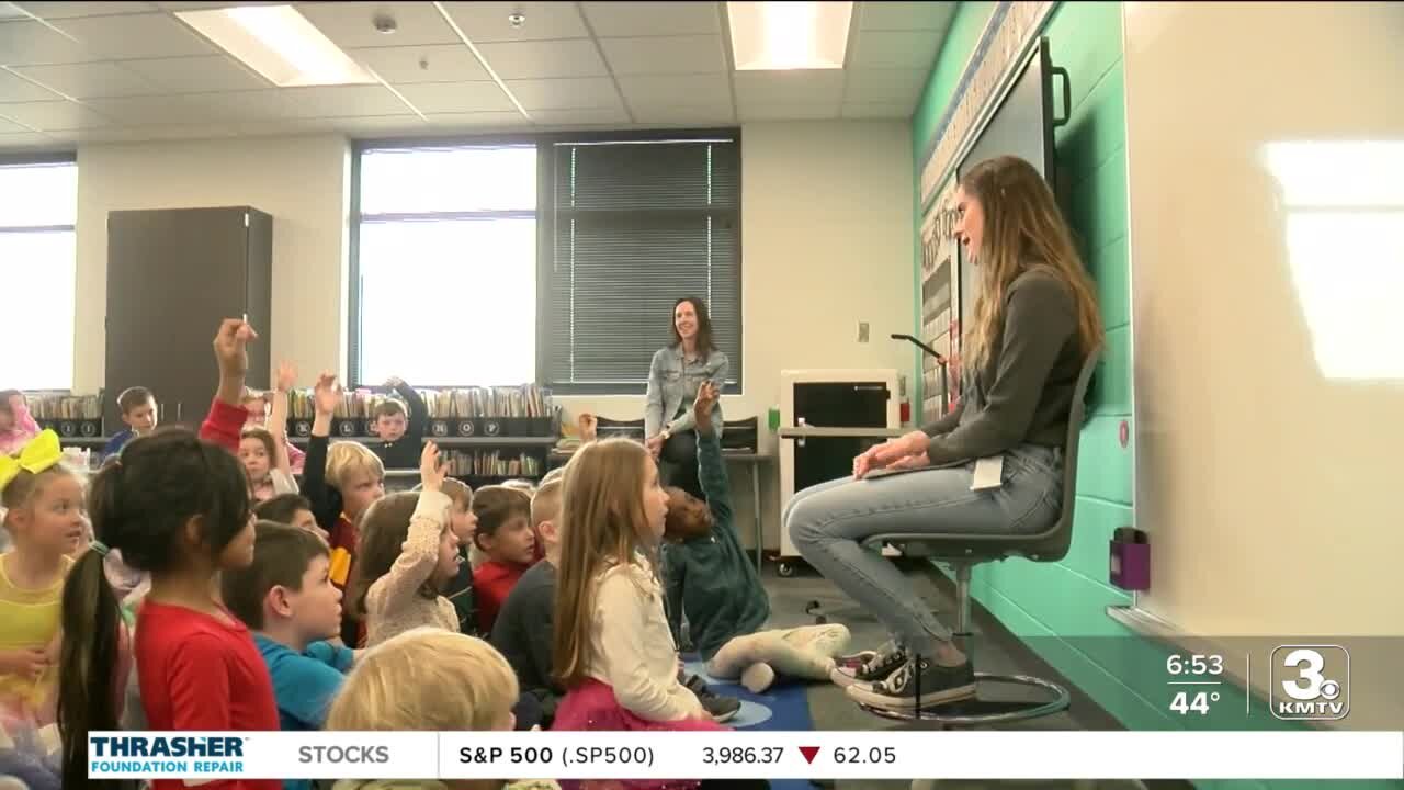 3 News Now stops by Anchor Pointe Elemetary for Read Across America Week