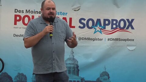 Ryan Melton speaks at the Des Moines Register Political Soapbox during the Iowa State Fair：/12