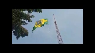 Bandeira Imperial do Brasil hasteada pelo príncipe Dom Bertrand