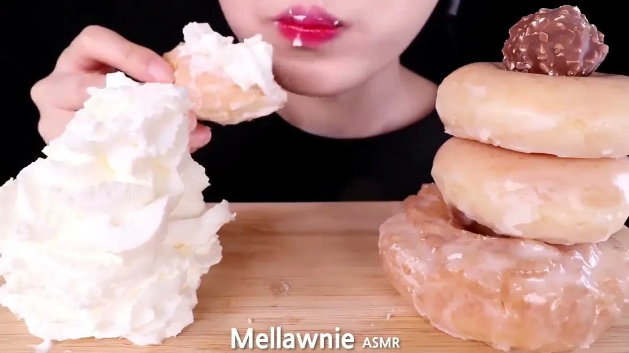 ASMR-RELAXING KRISPY KREME DONUTS, GLAZED DONUTS,FRESH CREAM 크리스피크림 글레이즈드 도넛, 생크림 EATING SOUNDS