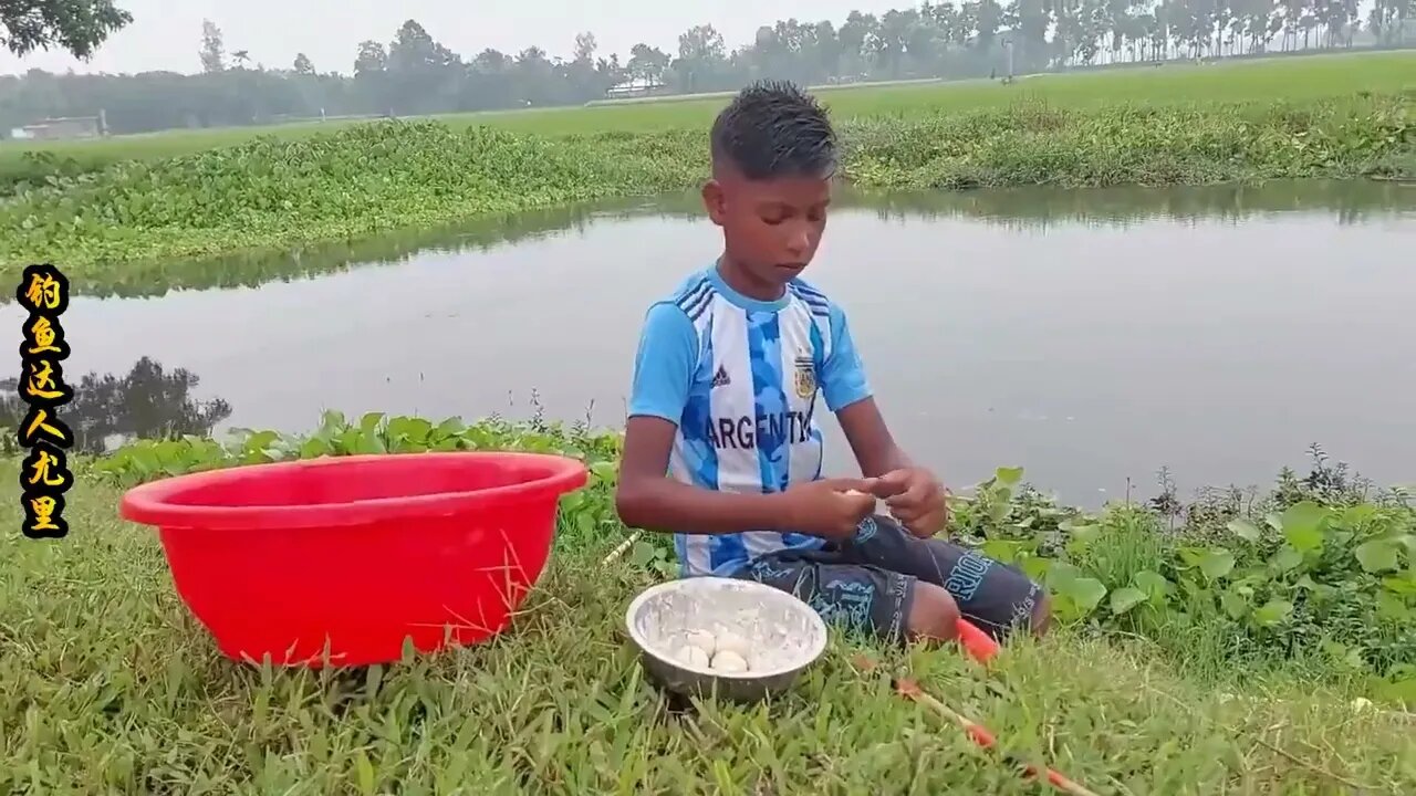 The little boy went fishing by the river and brought home big carp to improve his food +3