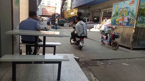 吊车在搬家/Crane moving