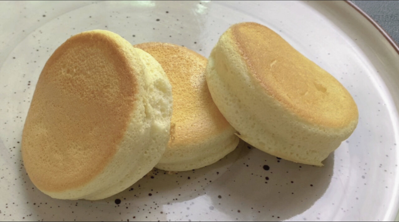 Japanese fluffy Souffle pancakes ! Fluffy and delicious | Souffle pancake