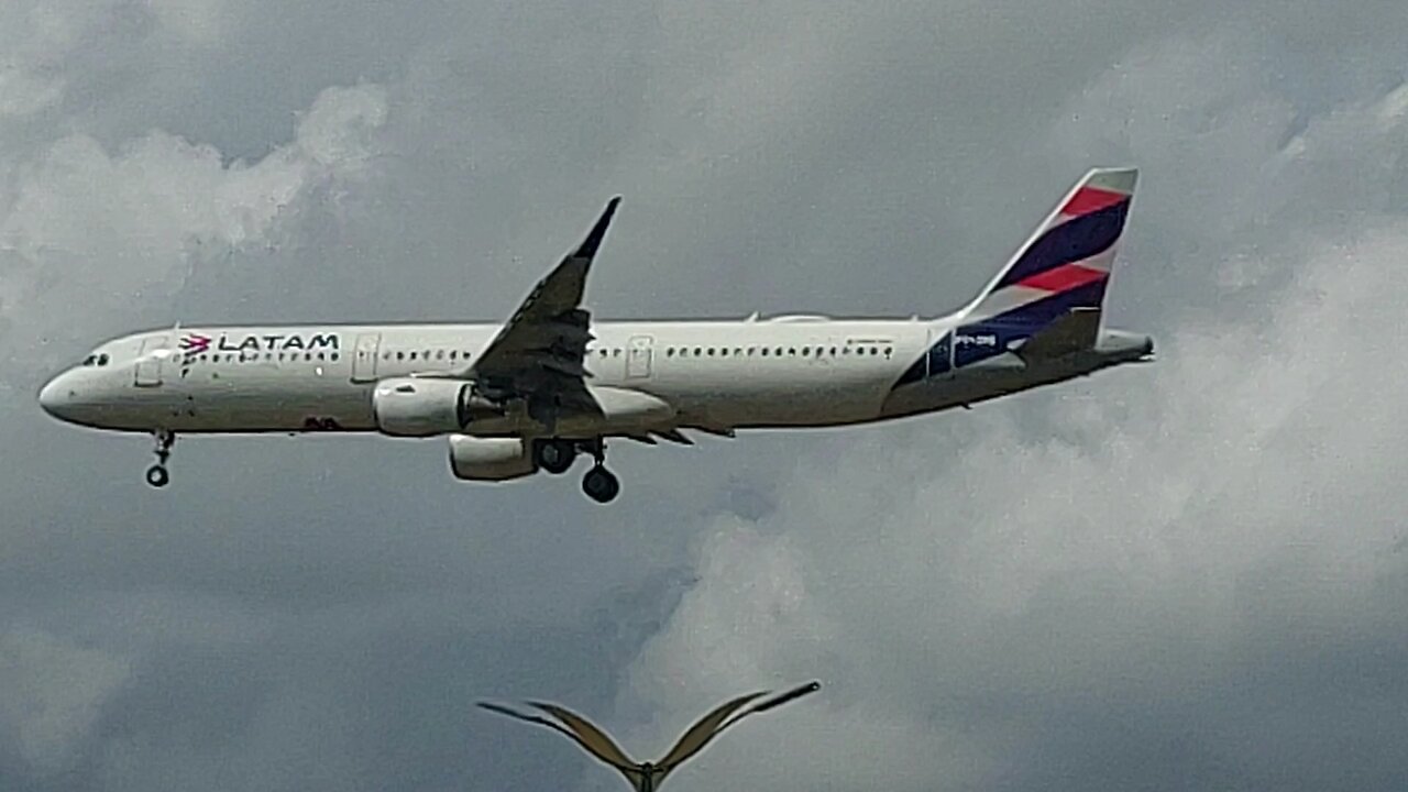 Airbus A321 PT-XPB vindo de Guarulhos para Manaus,Airbus A321 PT-XPB coming from Guarulhos to Manaus