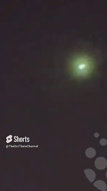 Meteors tails can vanish or go in bursts depends on angles and layers of material green =magnesium