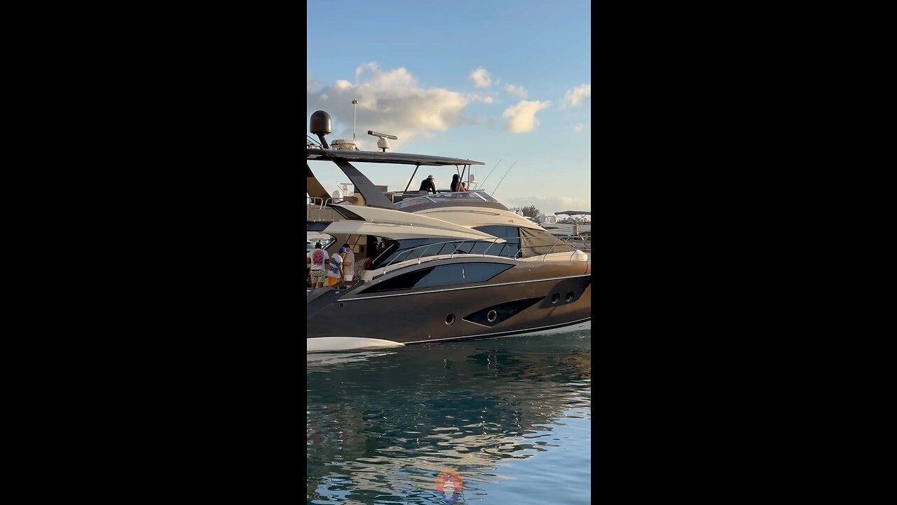 That Contemporary Profile of the exquisite Marquis 660 fly #yachtdealnow