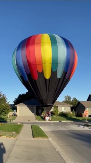 Hot air balloon lands in Omaha neighborhood (1/2)