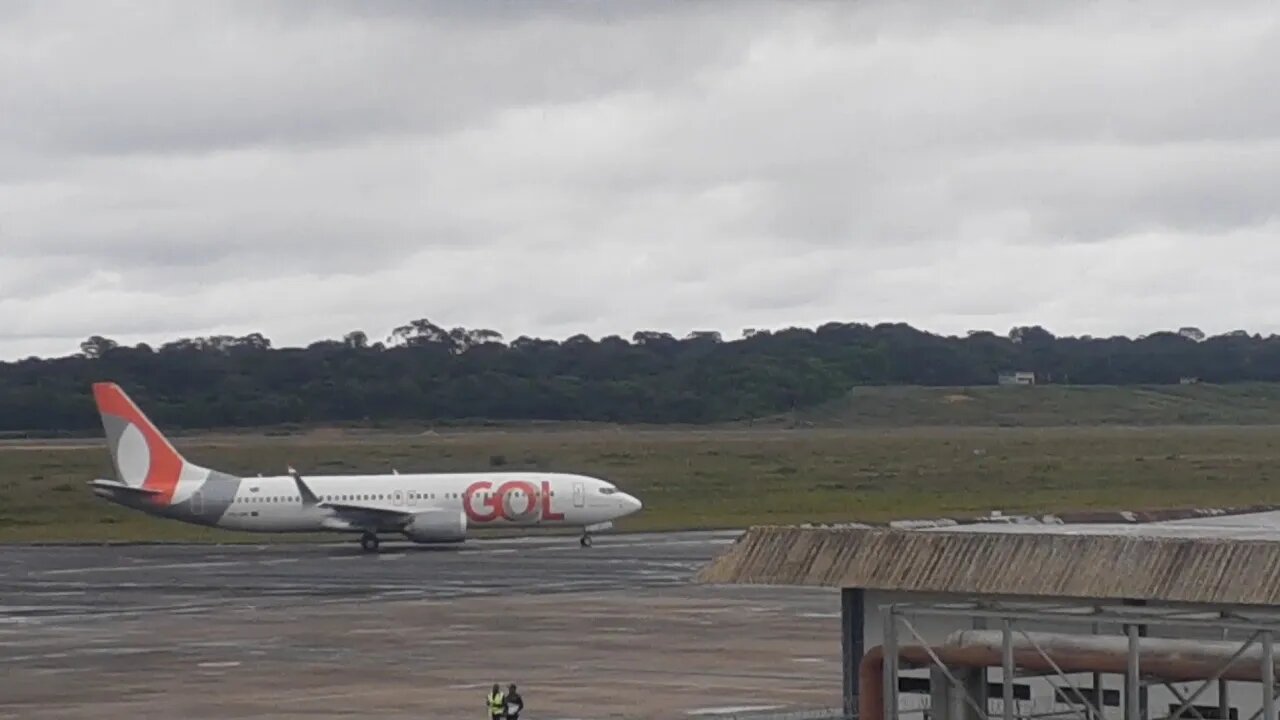 Airbus A320 PR-MYY taxia e decola de Manaus para Brasília/Boeing 737 MAX 8 PS-GPI vindo de Brasília