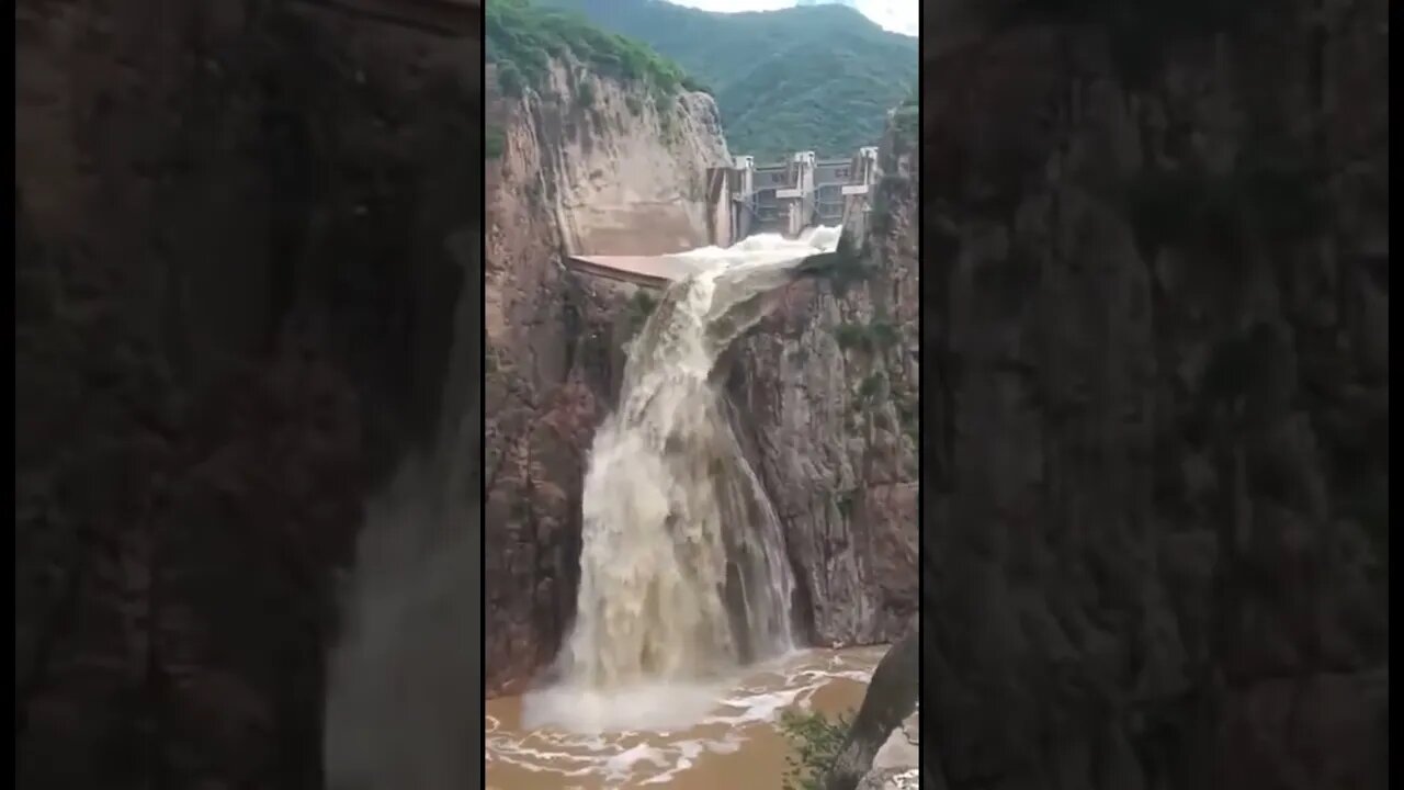 Water gates being opened from the mountains of El Salvador very 😎 🏞