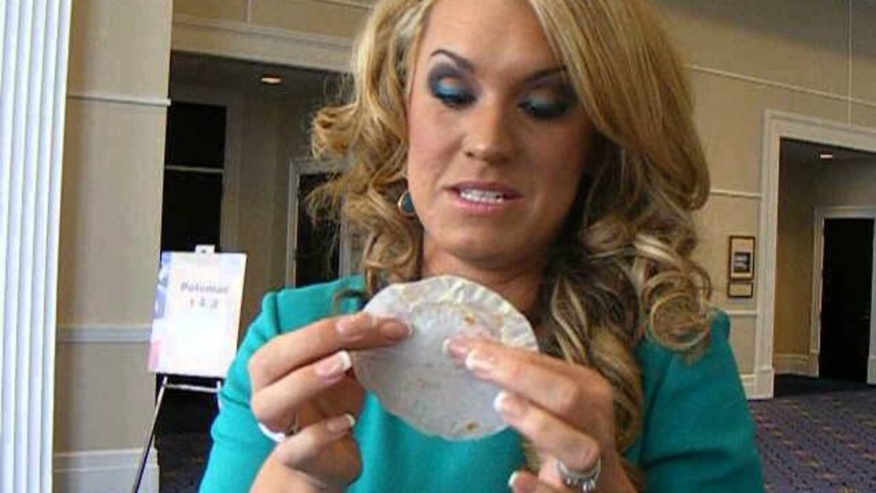 Scottie Hughes on Dutch Kitchen Bakery Cannolis