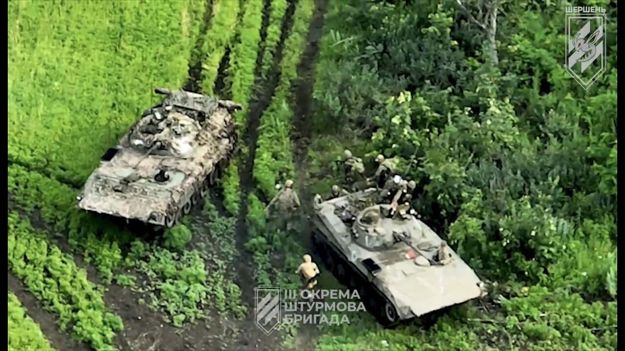 Russian soldiers escaping, DYING, and loosing tanks