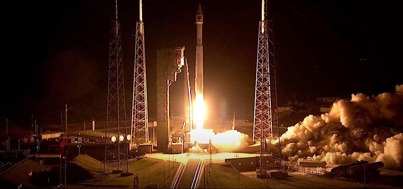 Watch NASA's Lucy Spacecraft Slingshot Around Earth for a Gravity Boost