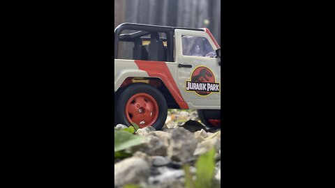 Jurassic Park Jeep stuck between Rocks