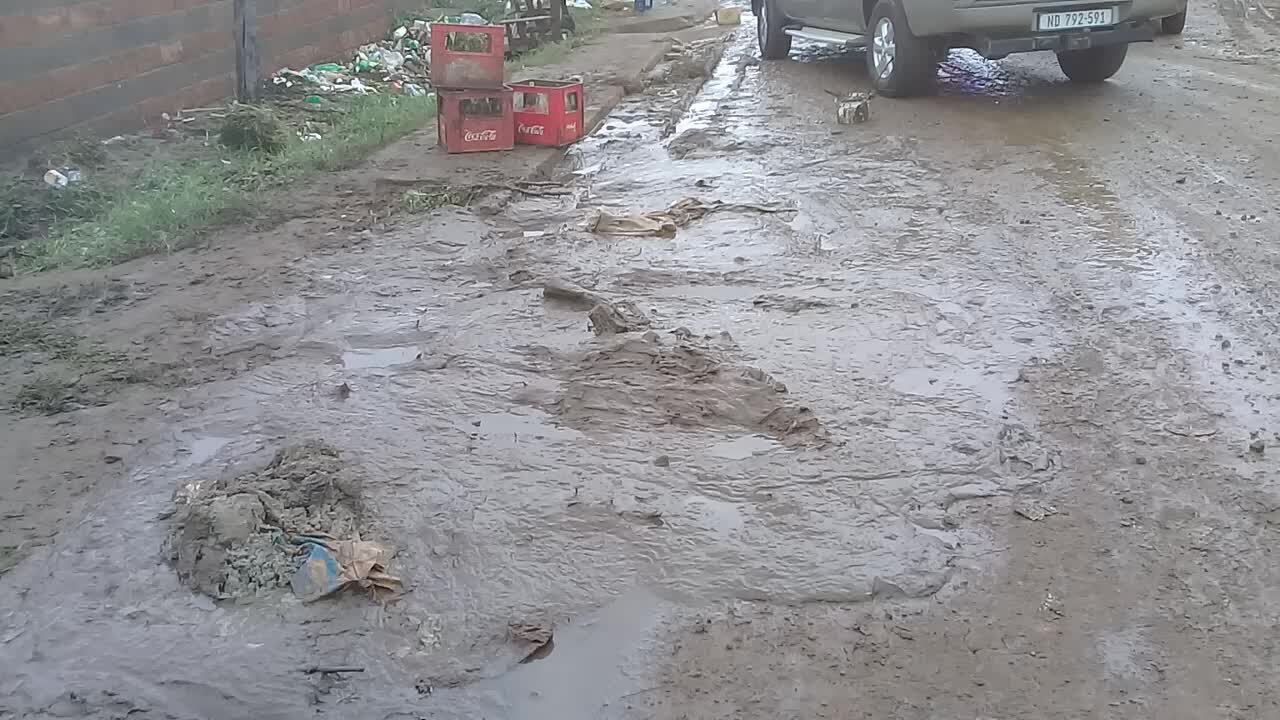 SOUTH AFRICA - KwaZulu-Natal - Nomusa Dube visits a flooded KwaMashu (Videos) (Qyq)