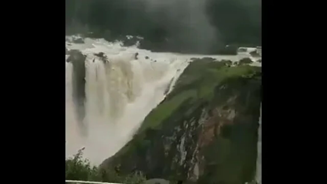 This is not Niagara Falls…This is Jog Falls, located in Shimoga district of Karnataka, India🇮🇳