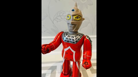 WOW!! Scarce Ultraman Ultra 7 Battery version! In true comic form!!