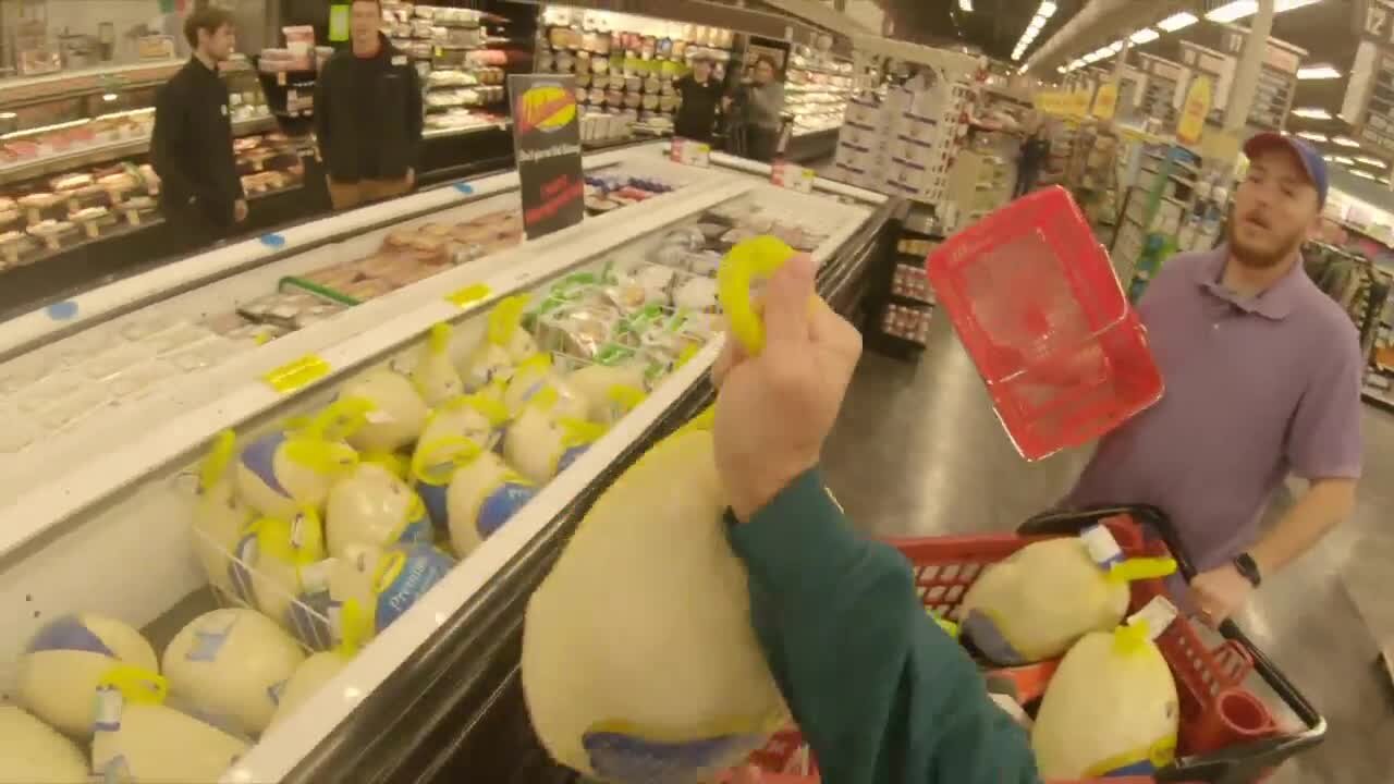 Winner of prize gets 3 minutes to shop until he drops