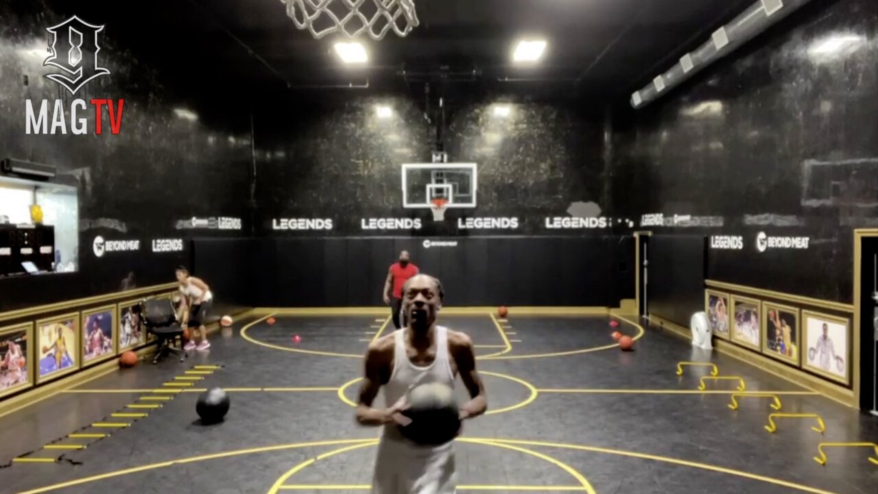 Snoop Dogg's Morning Workout In His Indoor Basketball Court! 🏋🏾‍♀️