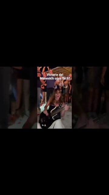 Victoria dei Maneskin cosa fai lì?