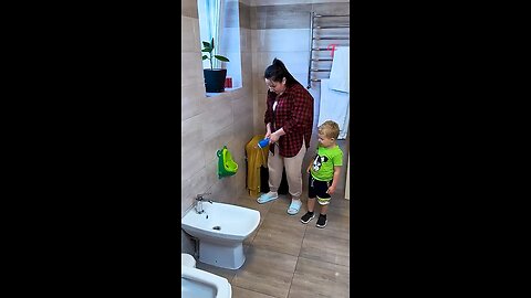 Mom’s Unique Approach to Teaching Kids Hygiene #shorts #rumble #youtubeshorts