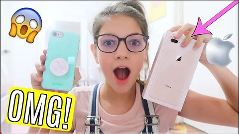 Cute girl New iPhone shopping and unboxing volg