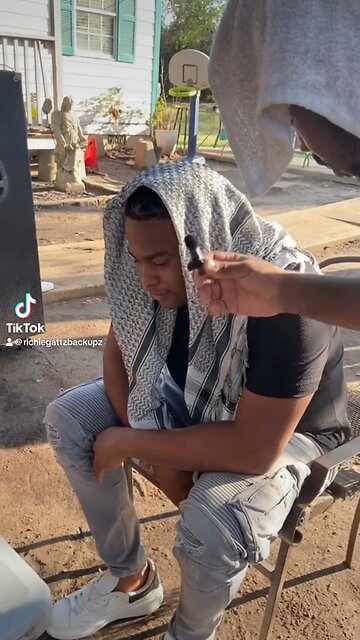 Y’all missing his point lol DONT involve em in shii that ain’t got nun to do wit em 😂😂